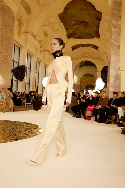 Look 19